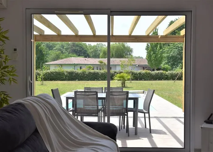Calm House, Swimming Pool And Garden